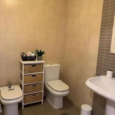 Piso Con Preciosas Vistas, Patio Privado Y Amplio Garaje شقة *